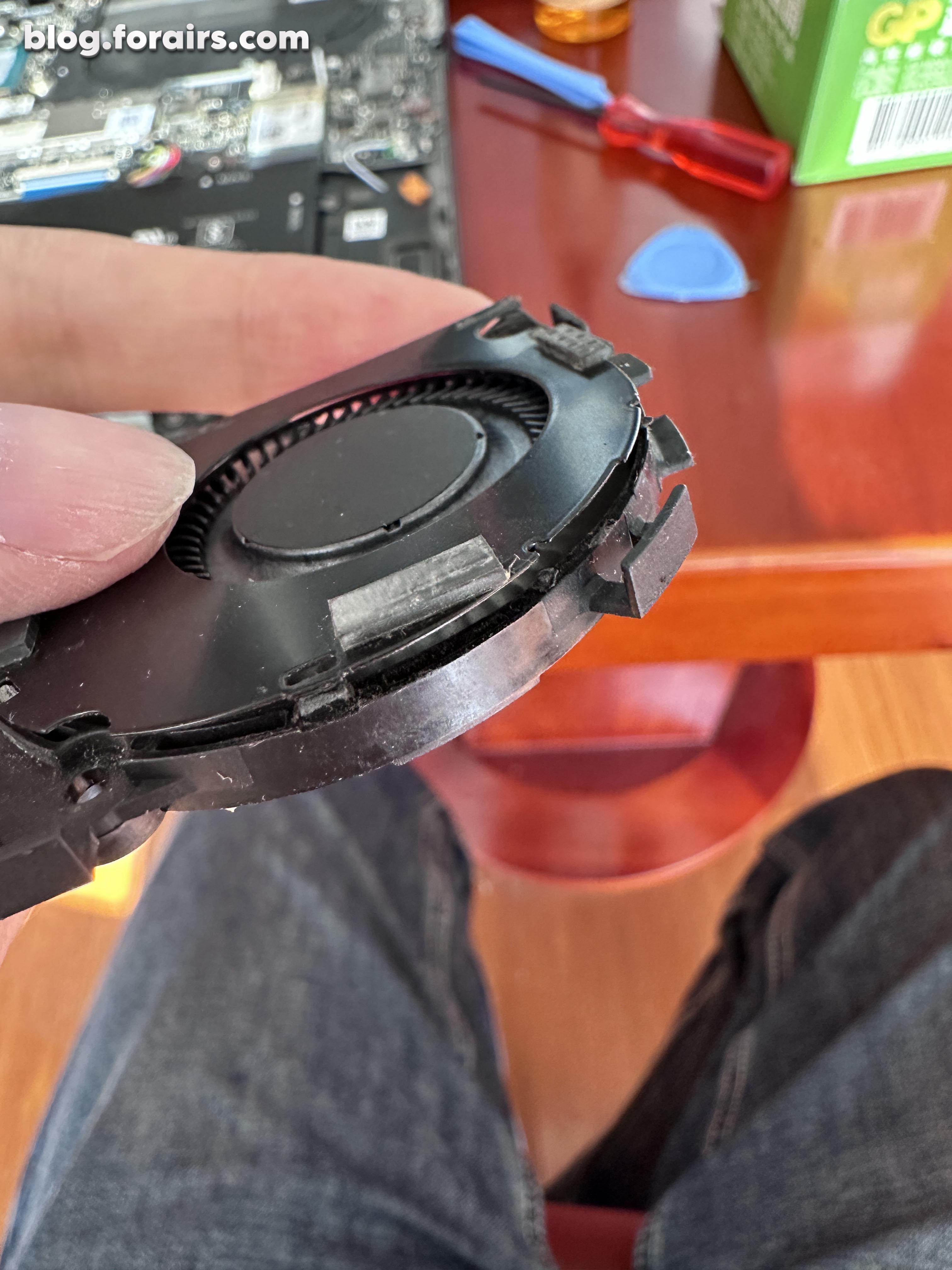 由于连接的点位都断了,我最后是靠502和电工胶带粘回去